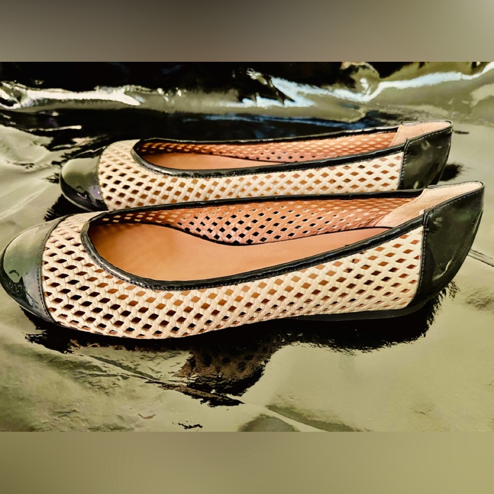 Bruno Magli Italian leather two tone flats w/ black patent leather toes & heels